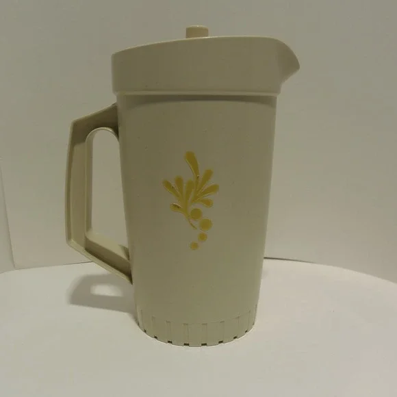 Tupperware Pitcher 1 QT‎ Cream Harvest Gold Push Button Lid Vintage 70s