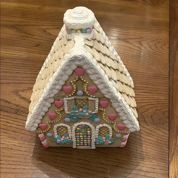 Charming Holiday Gingerbread‎ House Cookie Jar
