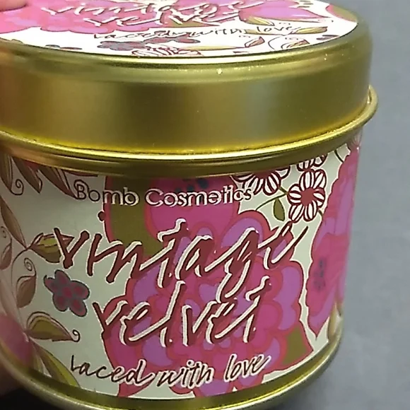 Bomb Cosmetics Vintage Velvet, Laced w Love. From Harrah's Resort San Diego