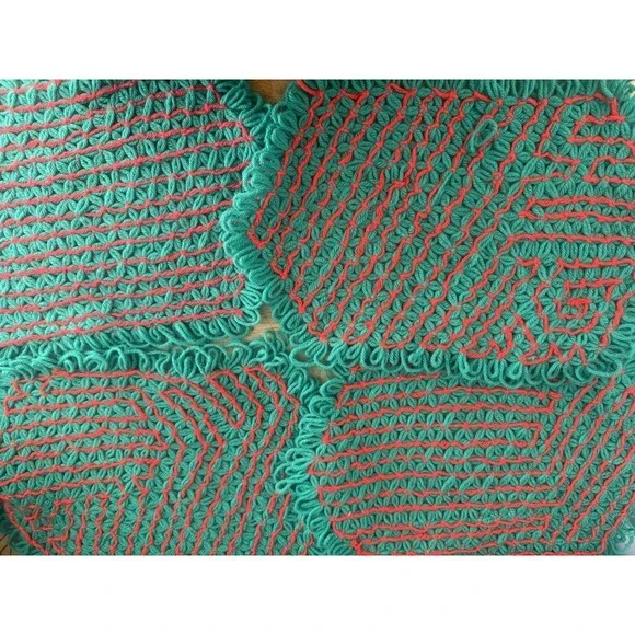 Vintage‎ Yarn Star 4 Placemats Green Red Granny Core Handmade