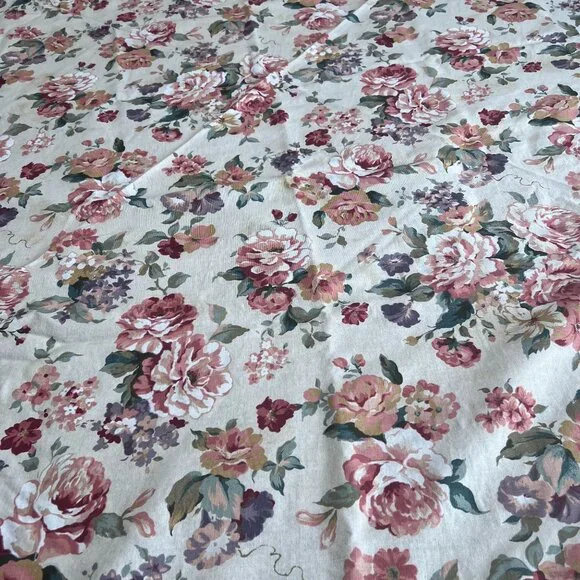 Vintage Floral Print Tablecloth 68”‎ Round Peony Rose Cottagecore Grannycore