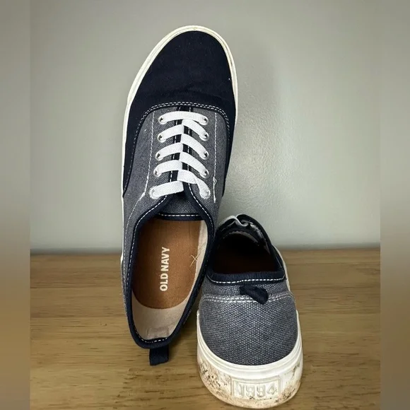 Old Navy Casual‎ Slip On Canvas Shoe Navy Gray Boys 4 Faux White Laces