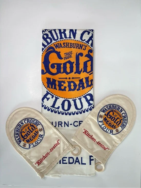 Linen Gold Medal Flour Tea Towel and Oven Mitt Set