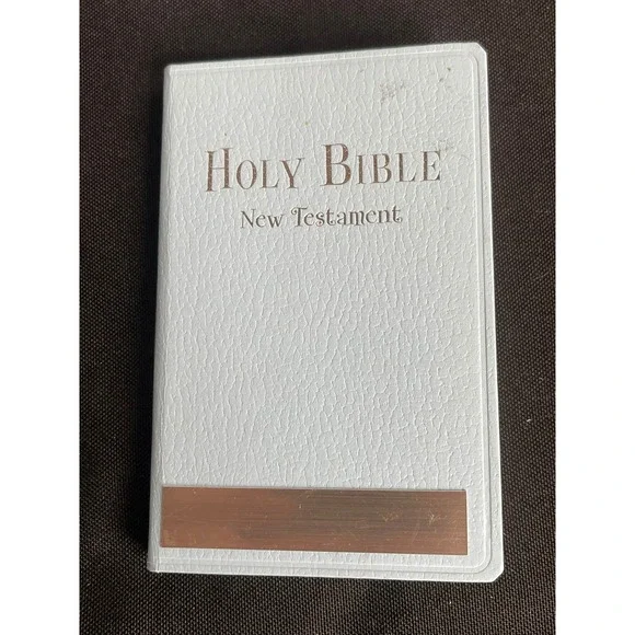 Zondervan NIV Shirt Pocket New Testament Bible White Faux Leather 2011 Compact
