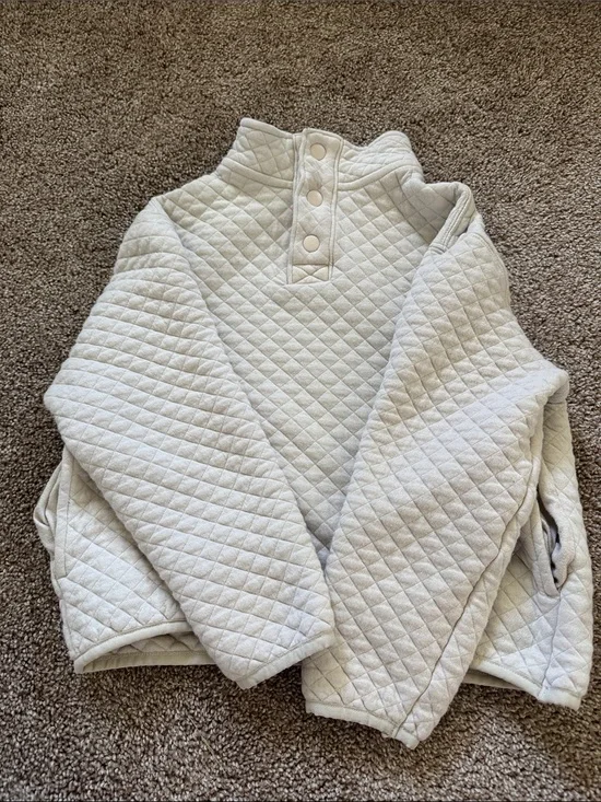 Old Navy Quilted Pullover Sweatshirt in Light Gray