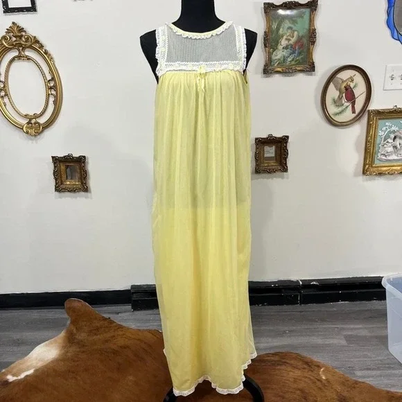 Vintage Lemon Chiffon Lace Nightgown – Size Large