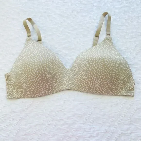 BUY 1 GET ONE FREE Warners 34d wire free comfortable every day bra tan and white