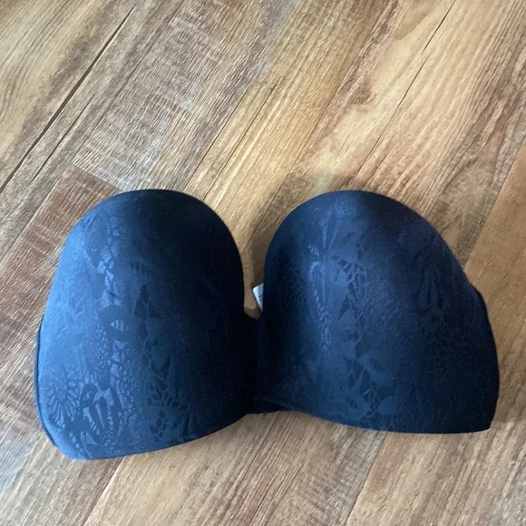 Chirrupy chief black strapless bra size 40D