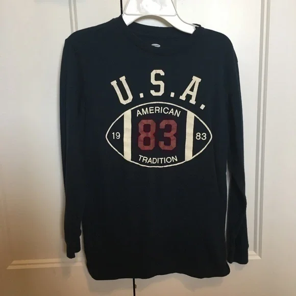 Old Navy boys size 10/12 large navy USA football T-shirt. NWOT