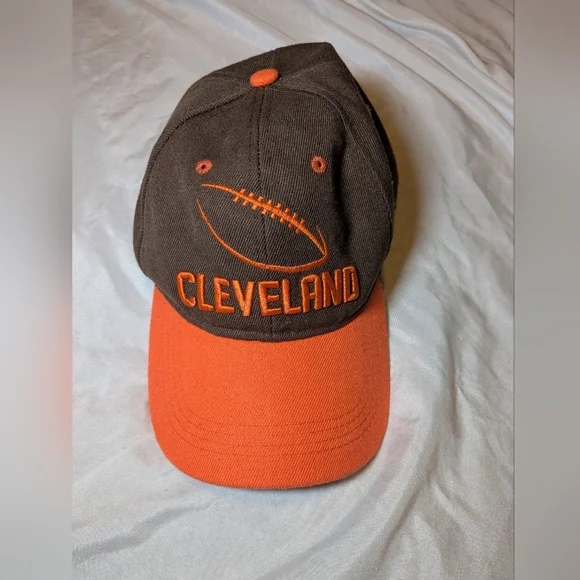 Cleveland Browns Hat With Football On‎ It