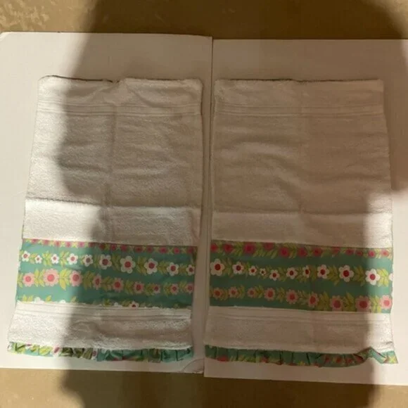 Green Flowers Hand Towels