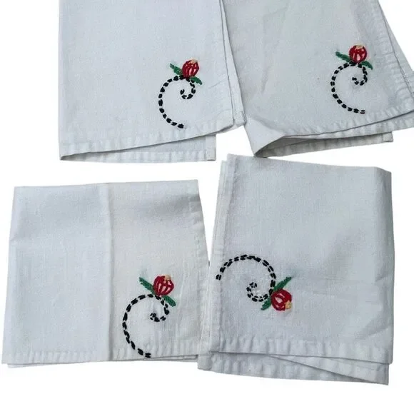 Vintage lot of 4 cotton napkins embroidered flowers