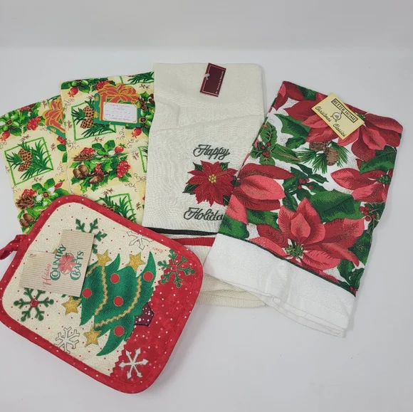 Bundle of Kitchen Towels and Pot‎ Holder Christmas Themed New