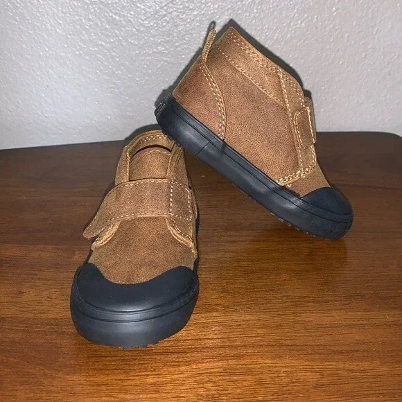 Old Navy Faux Suede mid-Top Chukka sneakers 5,6,11