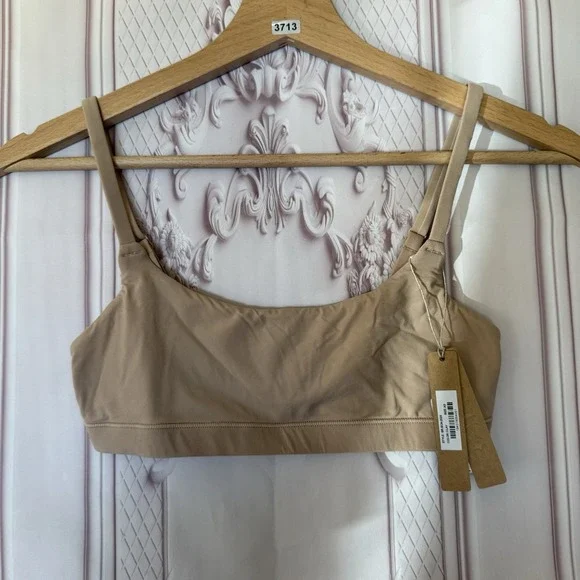 SKIMS Fits Everybody Scoop Neck Bralette Bra In Clay Wireless Size XS NWT