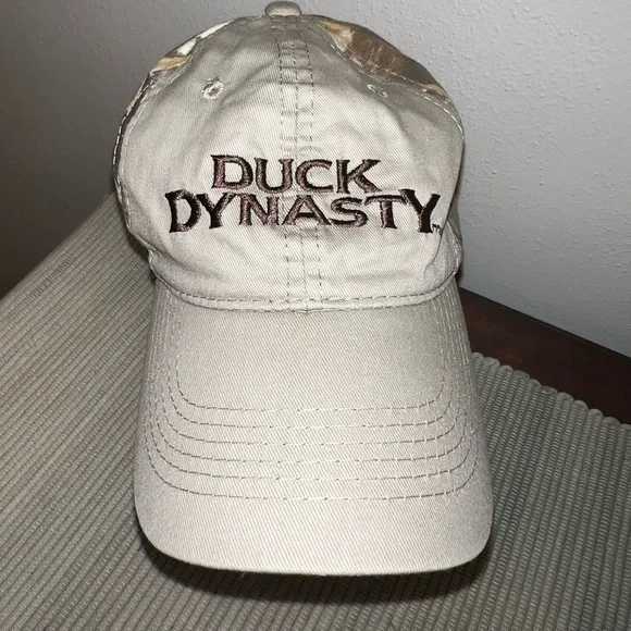 A&E Duck Dynasty Tan & Camo Adjustable hat.