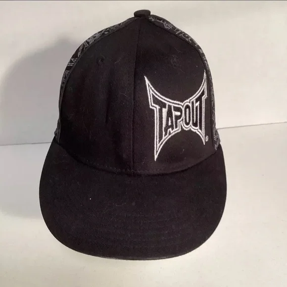 Tapout Mens Black Fitted Hat S/M  Fence MMA Spell Out Tek Flex