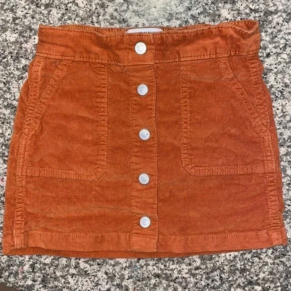 Old Navy corduroy button down skirt. Size small