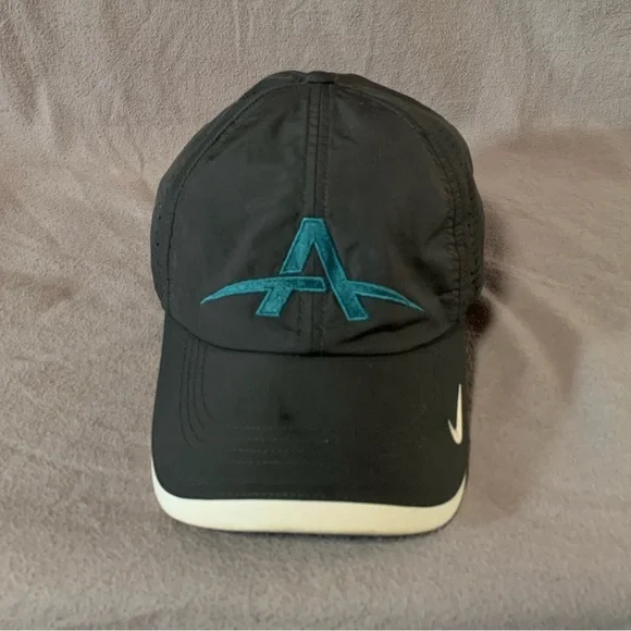 Nike Golf Hat Vented Gray Adjustable‎ with blue Nike Check