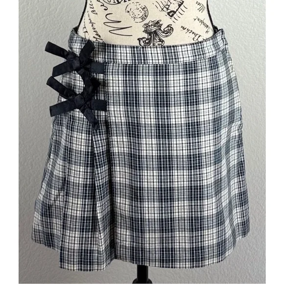 Old Navy Girls Y2K Plaid Black and White Skirt Dark Academia Preppy, size 14