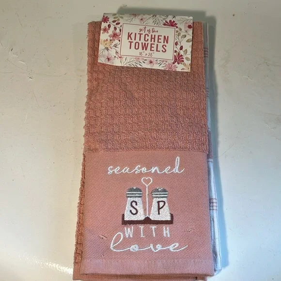 Kitchen Towels Set of 2 NEW WITH TAGS