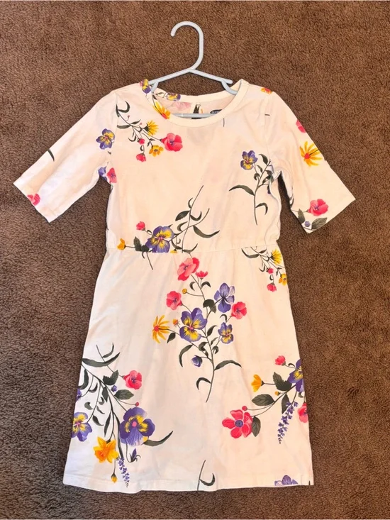 Old Navy White Top with Pink, Purple and Yellow Floral Accents
