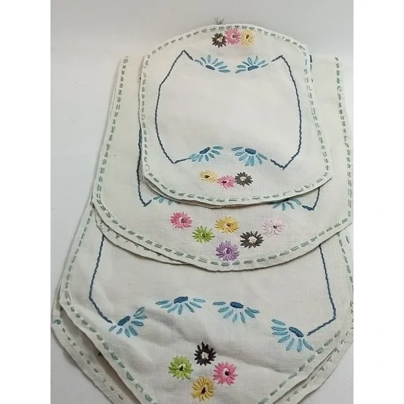 4‎ Vintage Needlepoint Doilies
