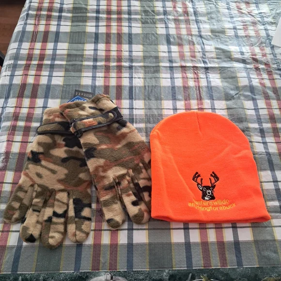 Bright Orange‎ Beanie and Camouflage Gloves Set