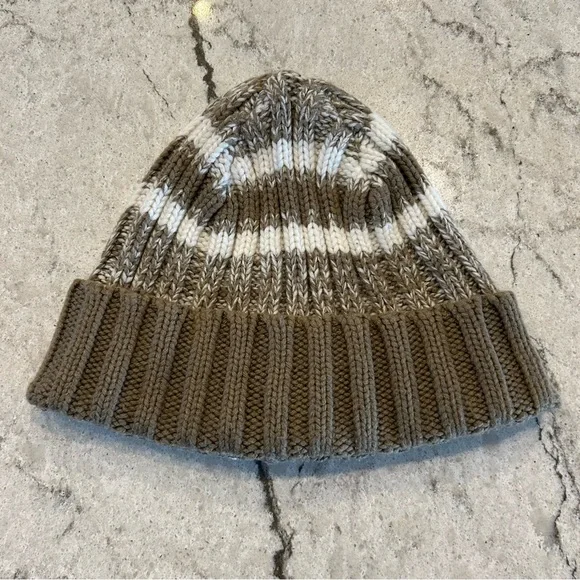 Roundtree & Yorke Beige and White Knit Beanie