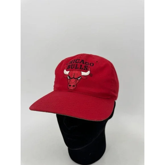 Vintage 1990's Chicago Bulls Plain Logo Snapback‎ Backside Spellout Red Hat Cap