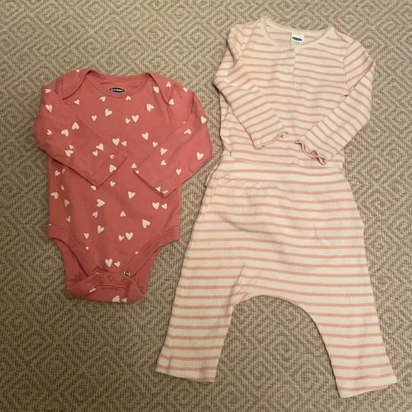 Old Navy Bundle striped set and heart print onesie  pink white 3-6M