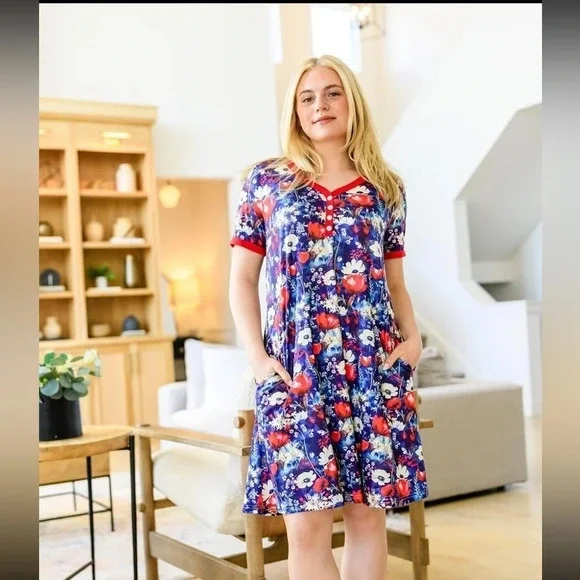 Shirley & Stone red, white and blue‎ floral nightgown