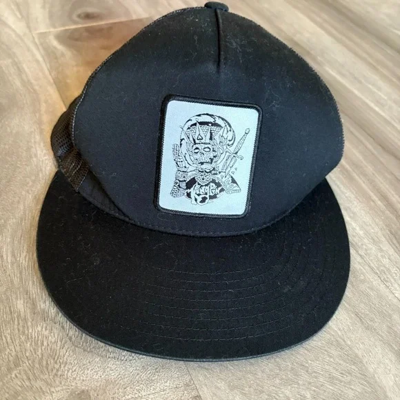 King Ruck Skull Black‎ Trucker Hat Snapback Yupoong The Classics Mesh Cap