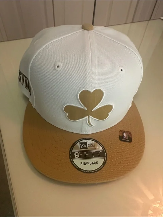 NWT Boston Celtics New Era 2025/26 City Edition 9FIFTY Snapback Hat - White/Gold