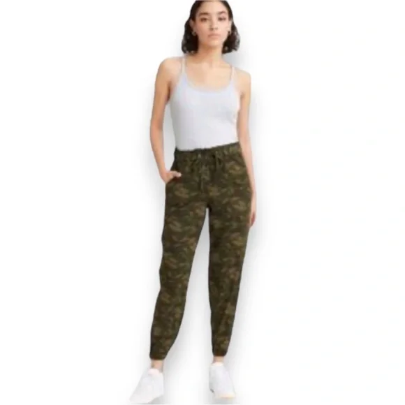 Old navy kids camo joggers XL (14-16) husky