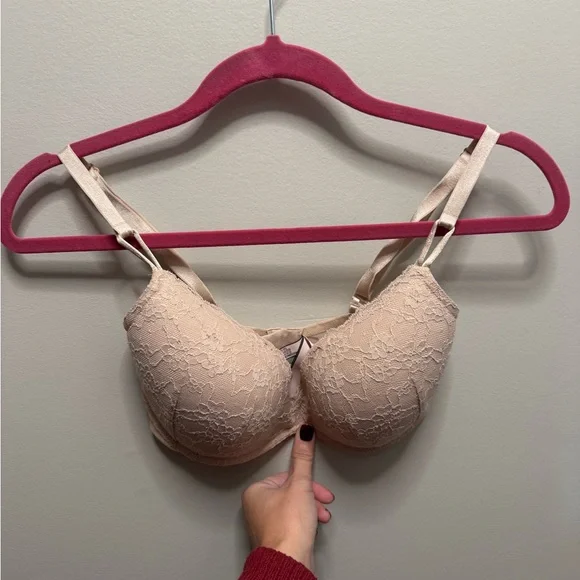 NWOT Victorias Secret Sexy Tee Posey Lace Wireless Push-up Bra