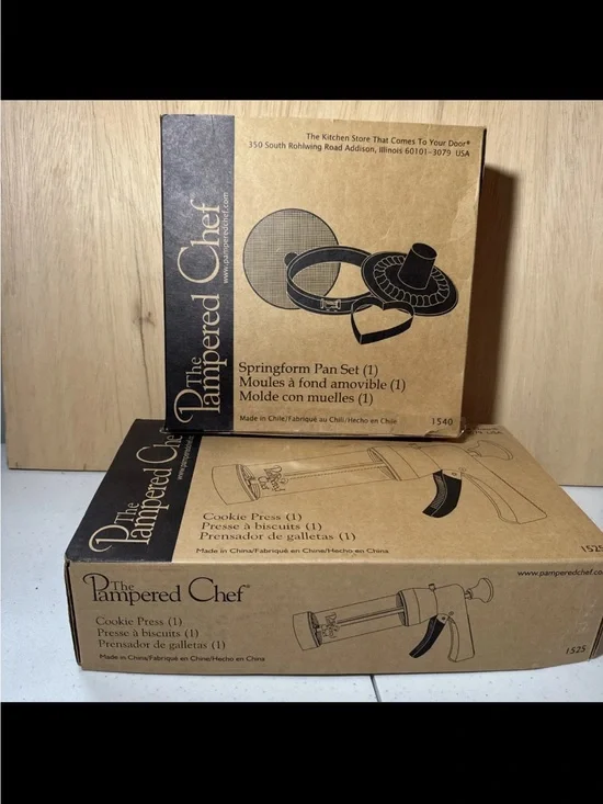 The Pampered Chef Cookie Press And Springform Pan Set