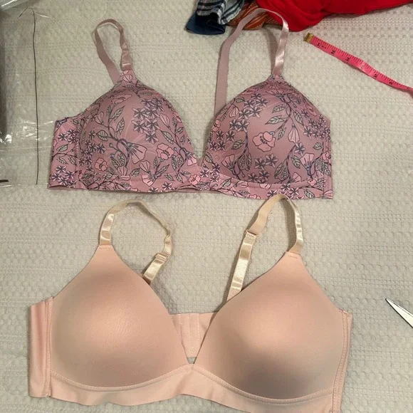 YMI Intimates‎ 42D Floral Wireless Comfort Bra 2 Lot Women's Feminine Girly Set