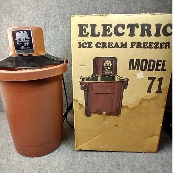 Richmond Cedar Works Model 71 Electric Ice Cream Freezer 4 Quart Vintage Brown