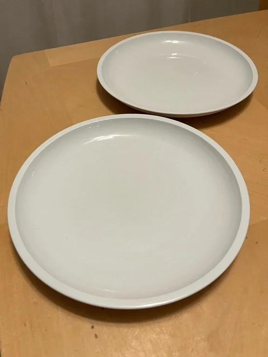 Crate & Barrel White Ceramic Dinner Plates – Set of 2