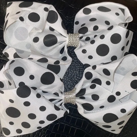 Cute‎ poleka dot bows!