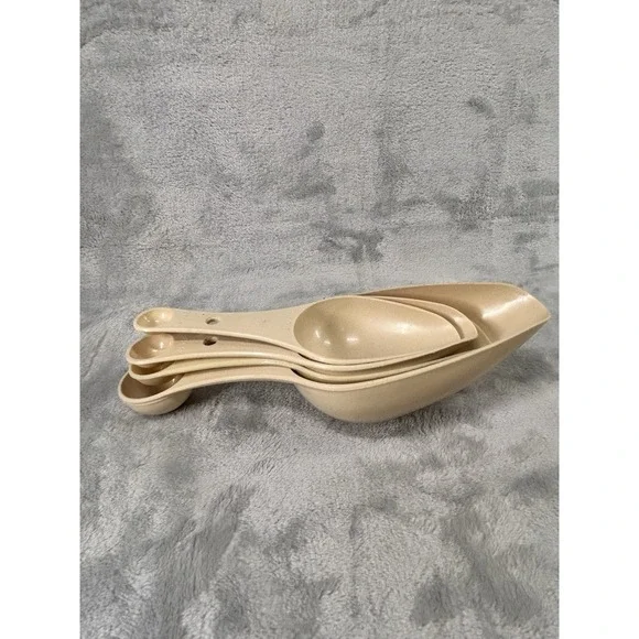 Vintage EKCO Tan Beige Nesting Measuring Cup Scoop Spoon Set 4pc USA 1970s Retro