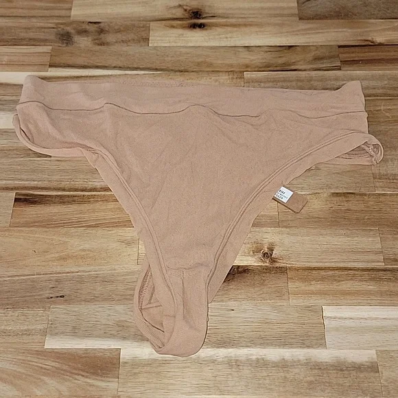 SKIMS Kim Kardashian Women's 3X Thong Panties New w/ Tags!