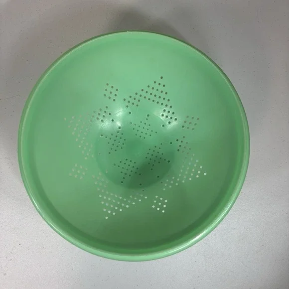 Tupperware Colander Food Strainer Bowl Jadeite Green 339-3Footed. Vintage Faded