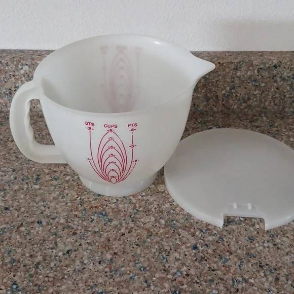 Vintage Mix-N-Stor 8 cup pitcher tupperware