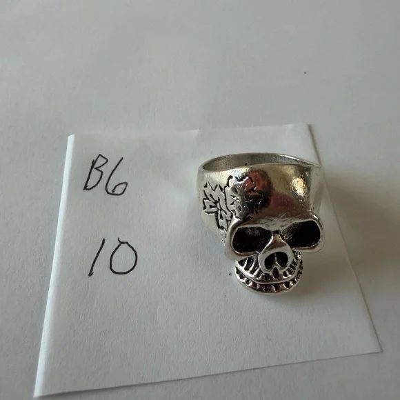 Silver‎ Skull Ring