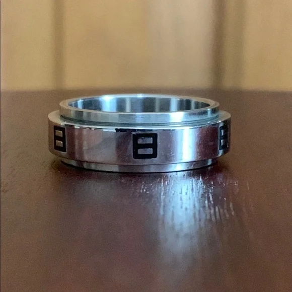 Silver tone and black spinner ring size 10