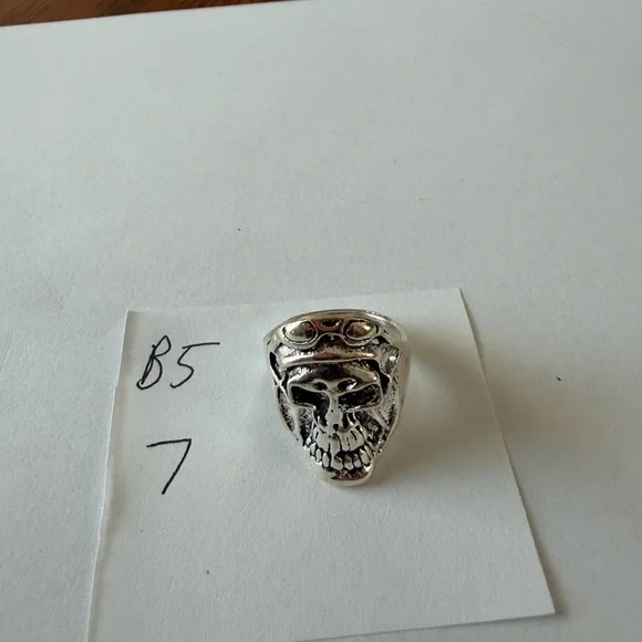 Silver Skull‎ Ring