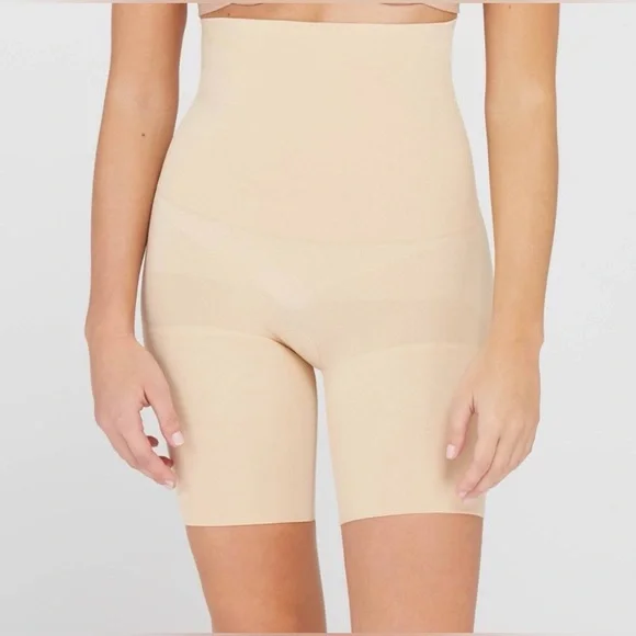 SPANX SPANXsculpt Remarkable Results High-Waisted Mid-Thigh Shapewear Shorts
