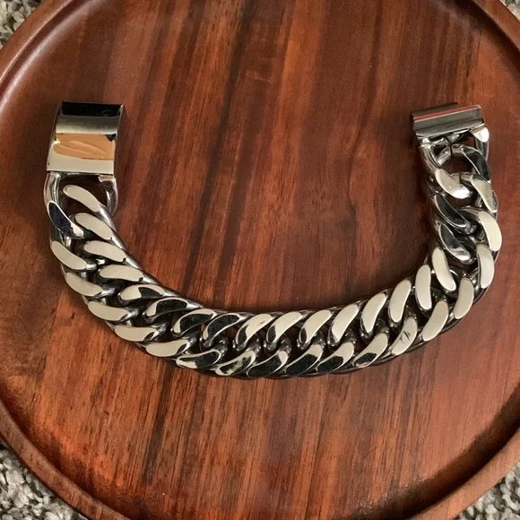 Stainless steel bracelet